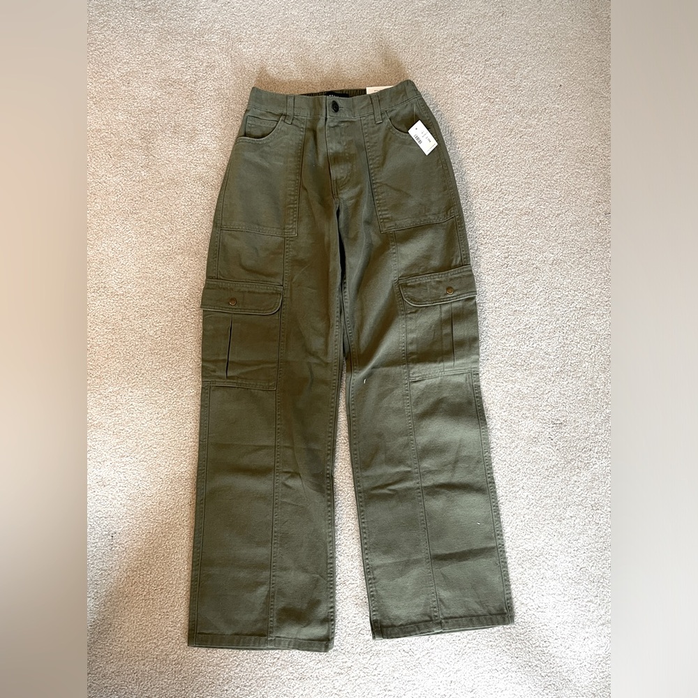 Green Aeropostale cargo pants with tags